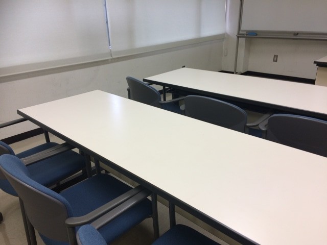 講義室の机